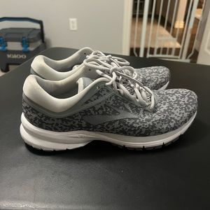 Womens Brooks Shoes size 10